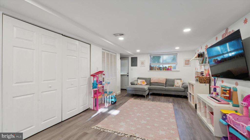 803 GAINSBORO ROAD