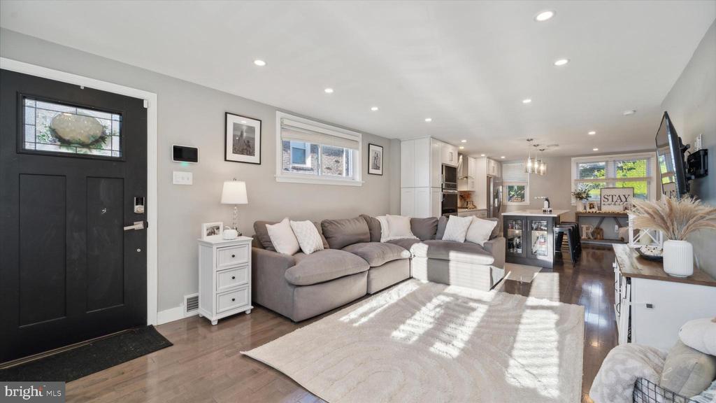 803 GAINSBORO ROAD
