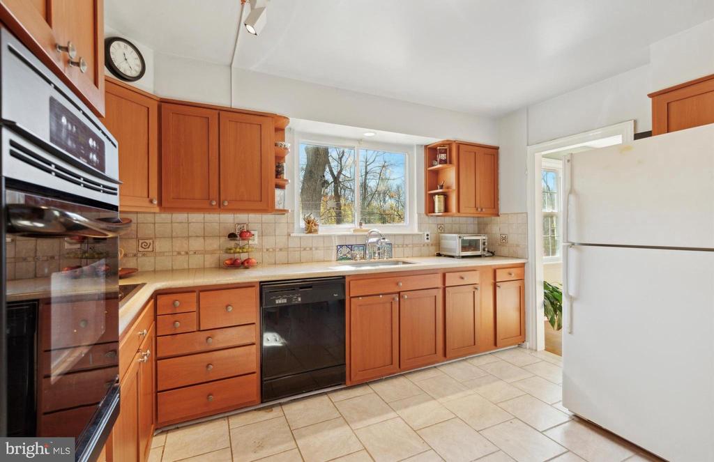233 Sinkler Dr