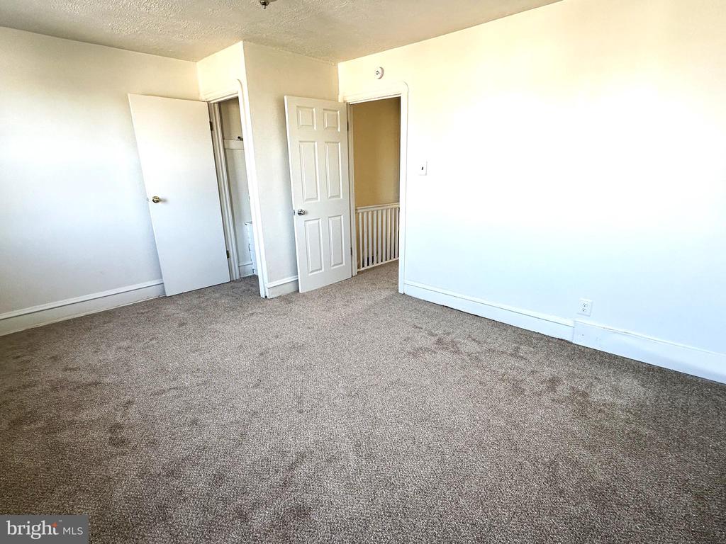 7182 Ruskin Ln