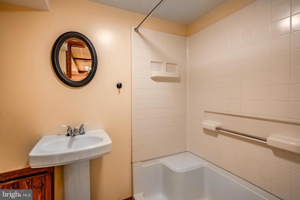 228 Ivy Rock Ln