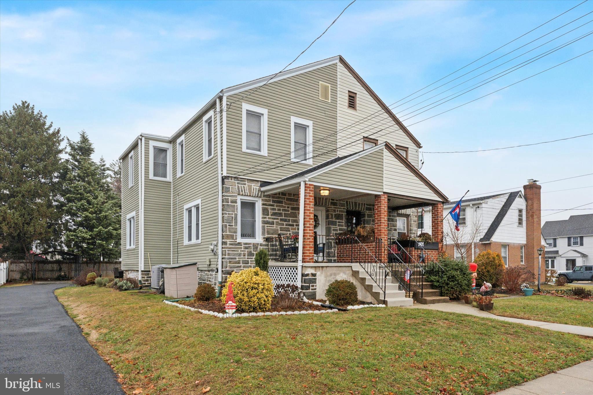 1409 Robinson Ave