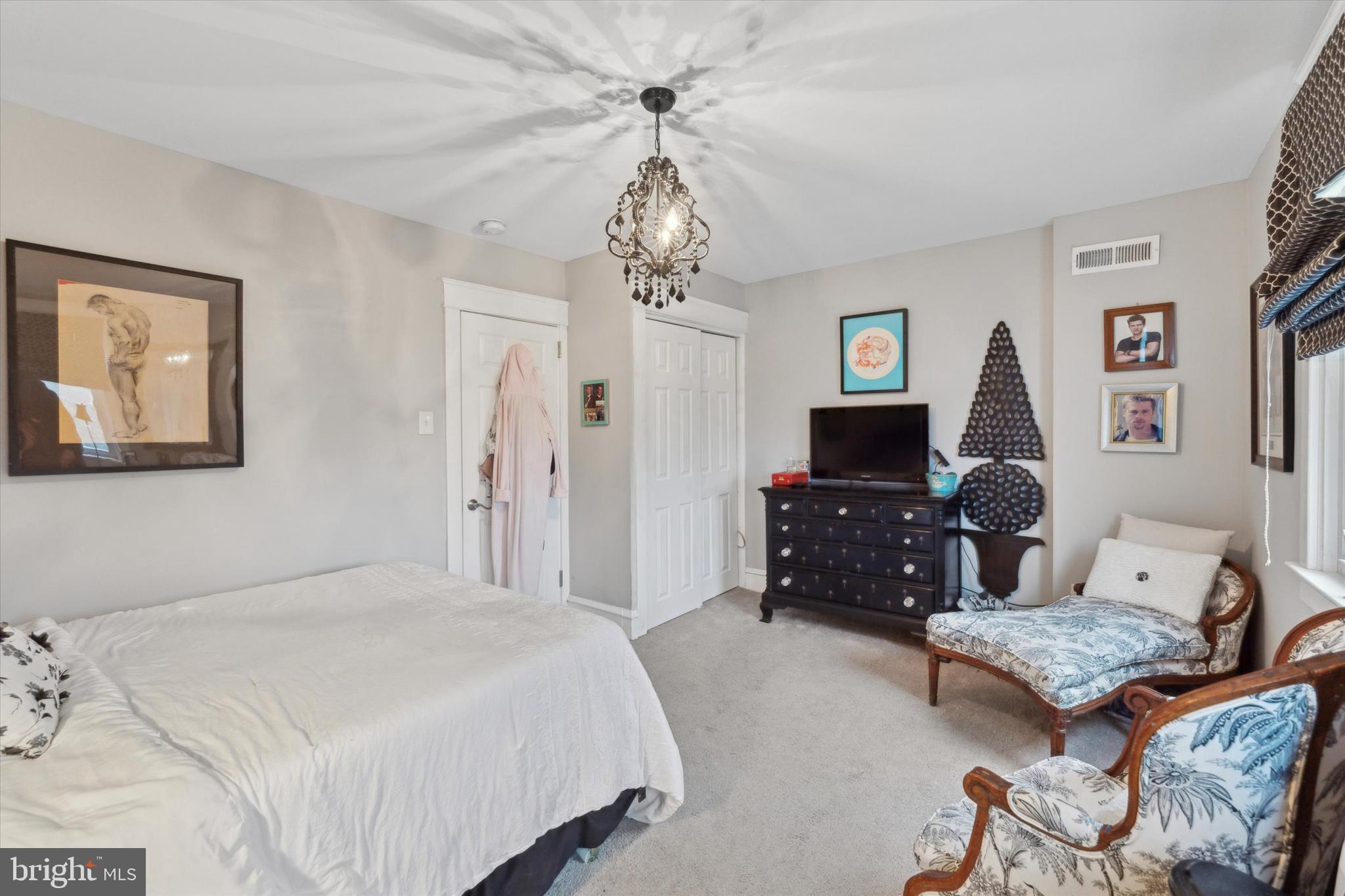 1409 Robinson Ave