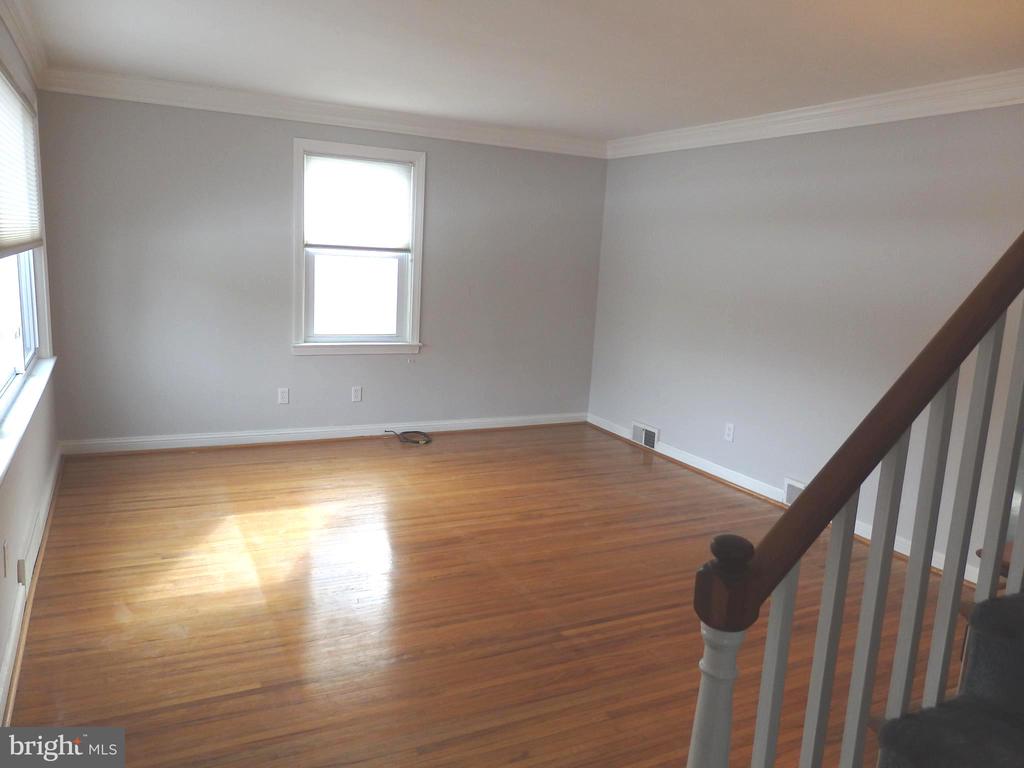 544 LAWRENCE RD