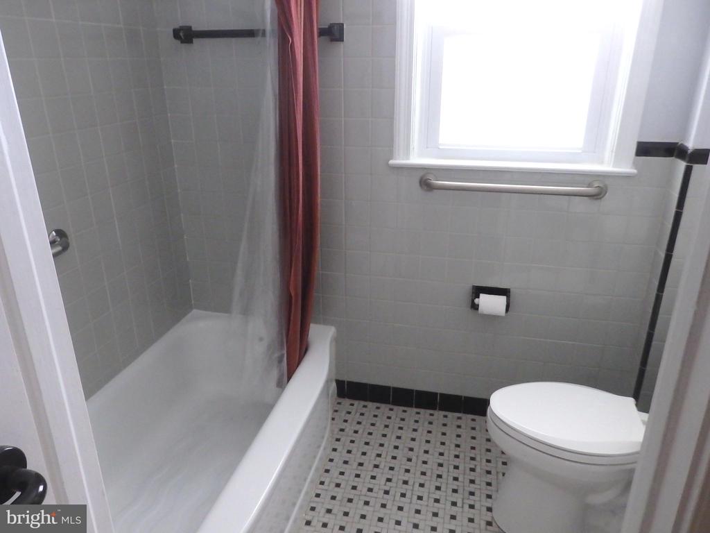 544 LAWRENCE RD