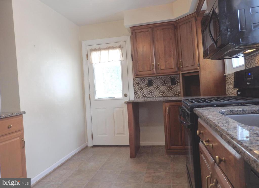 544 LAWRENCE RD