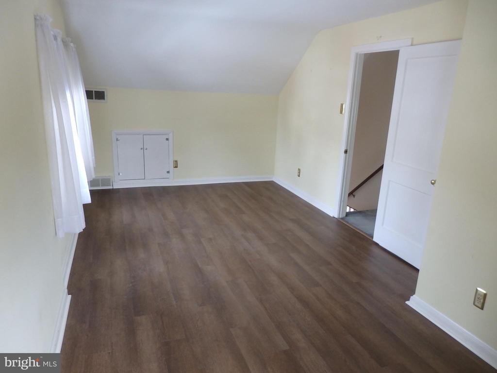 544 LAWRENCE RD