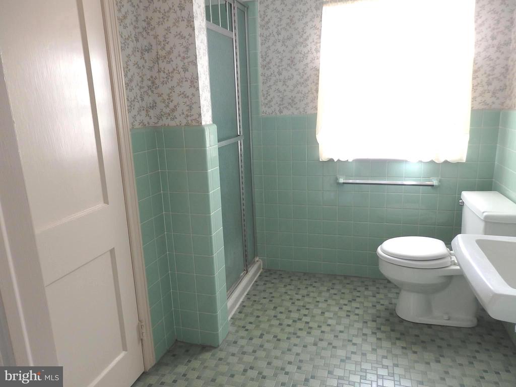 544 LAWRENCE RD