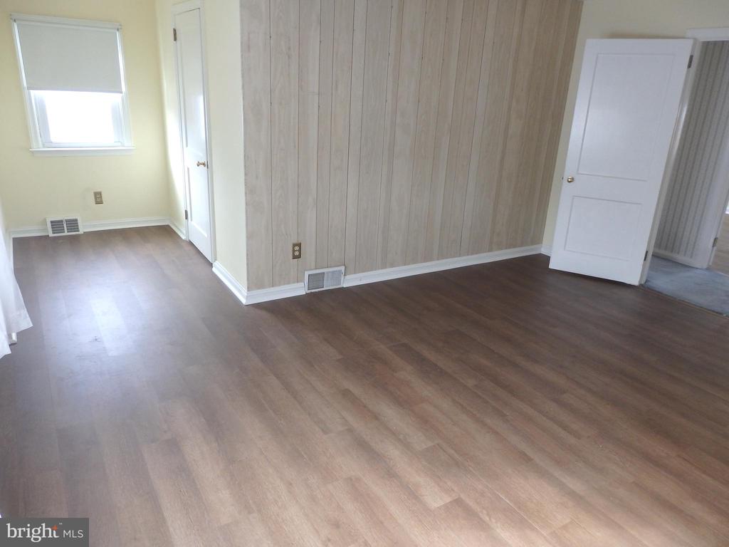 544 LAWRENCE RD