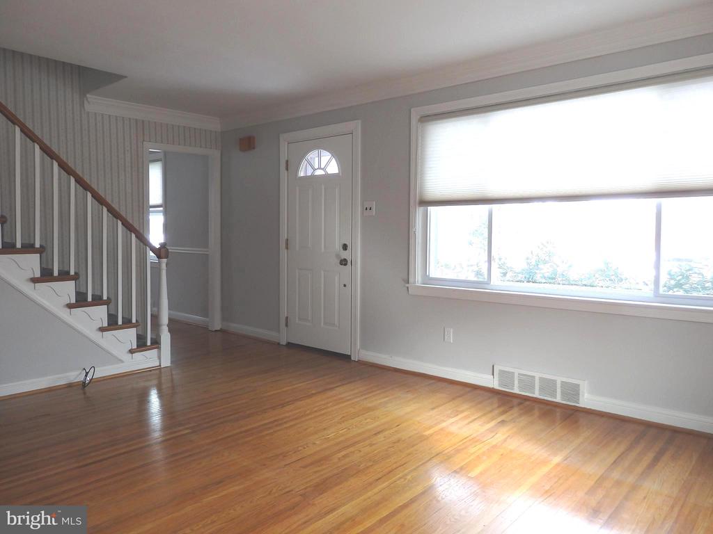 544 LAWRENCE RD