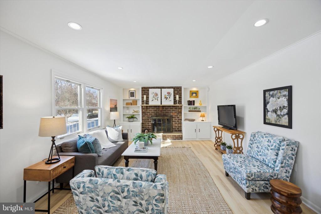 509 CAMELOT DRIVE