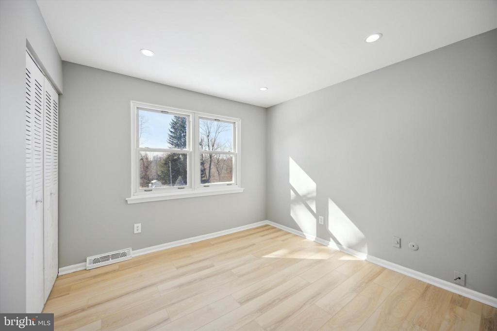509 CAMELOT DRIVE