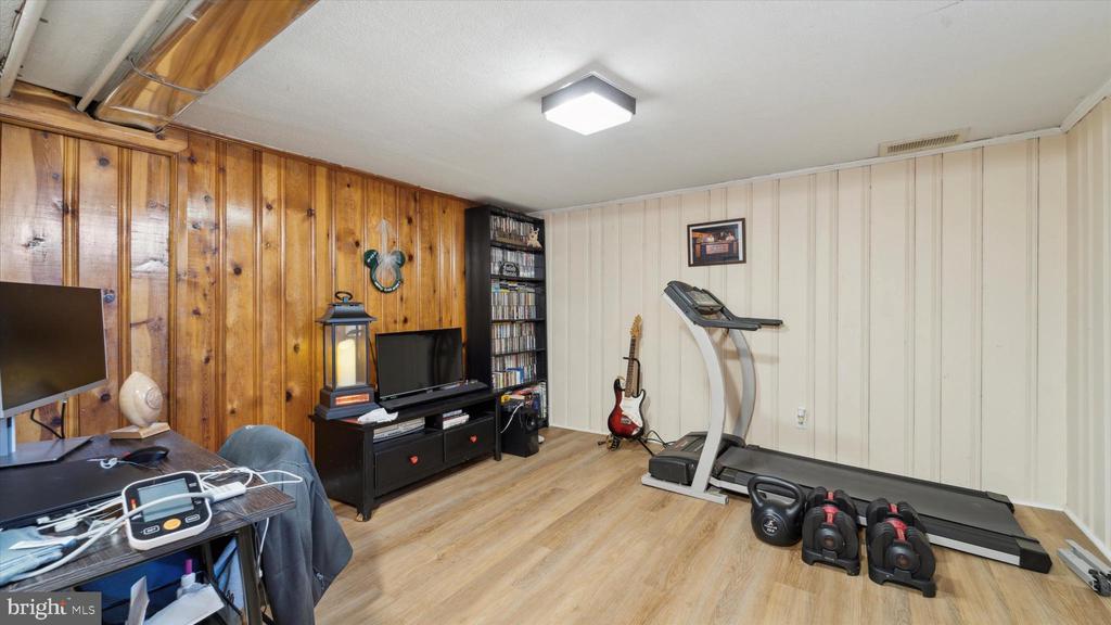 860 FAIRFAX ROAD