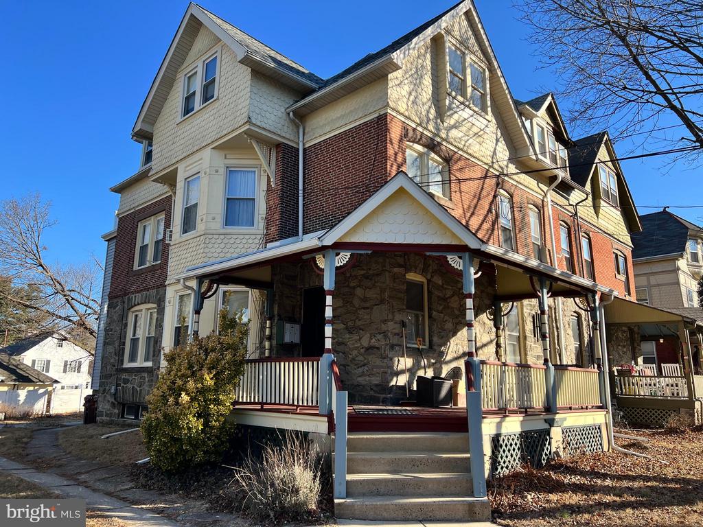 77 W la Crosse Ave