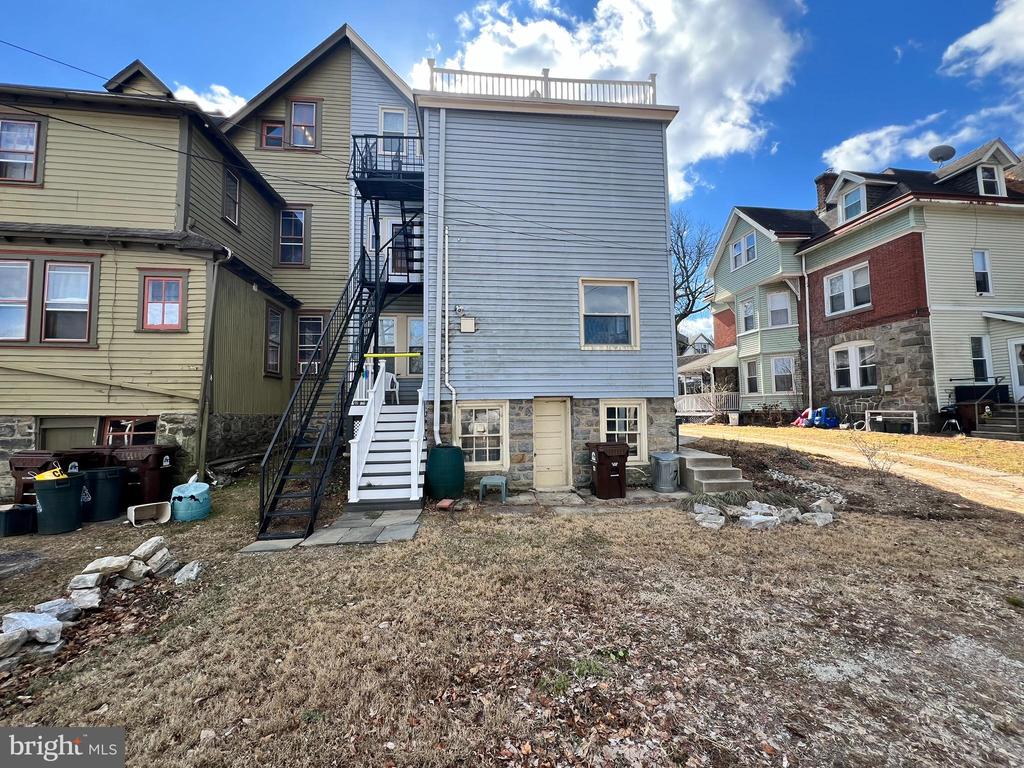 77 W la Crosse Ave