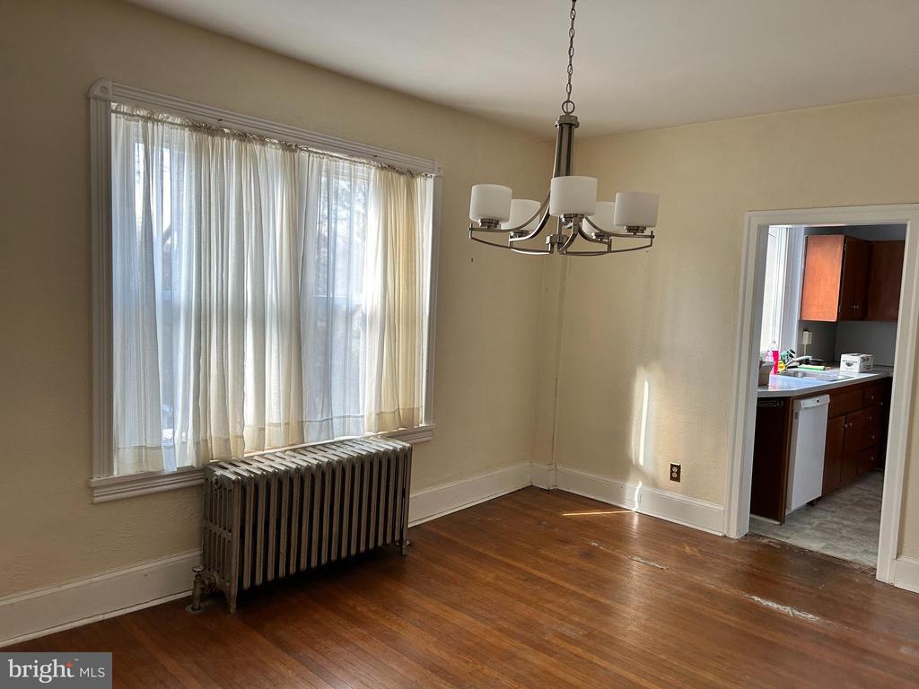 77 W la Crosse Ave