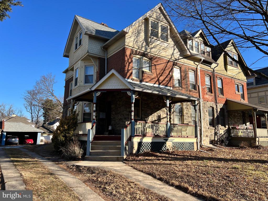 77 W la Crosse Ave