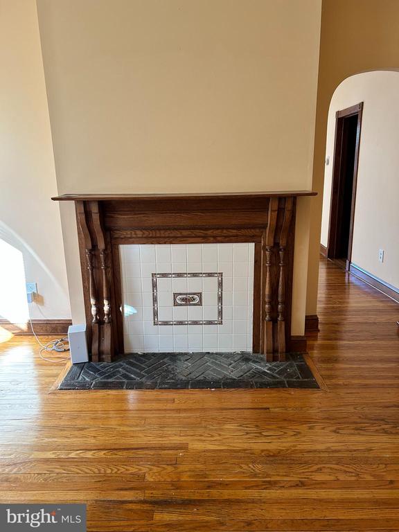 77 W la Crosse Ave