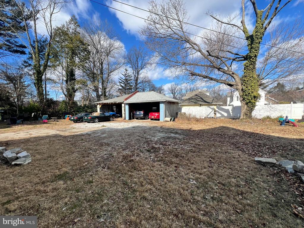 77 W la Crosse Ave