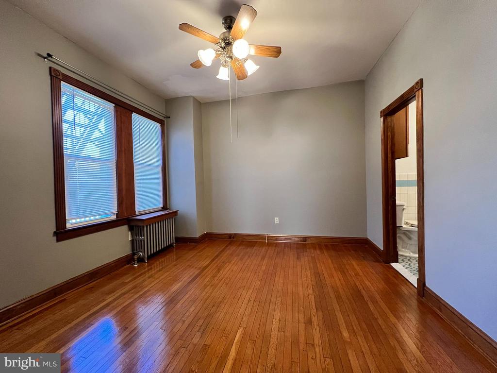 77 W la Crosse Ave