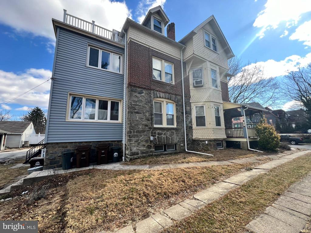 77 W la Crosse Ave