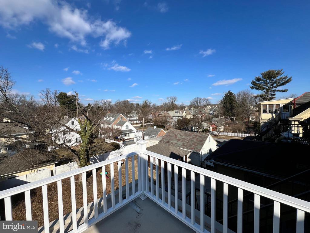 77 W la Crosse Ave