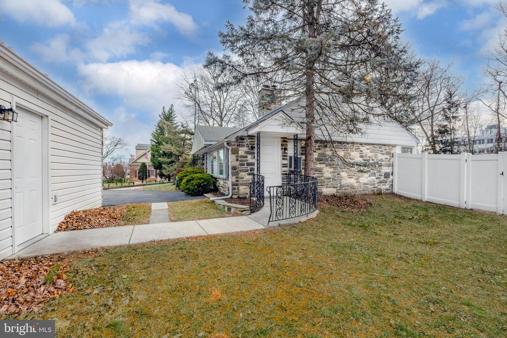 603 Williamsburg Dr
