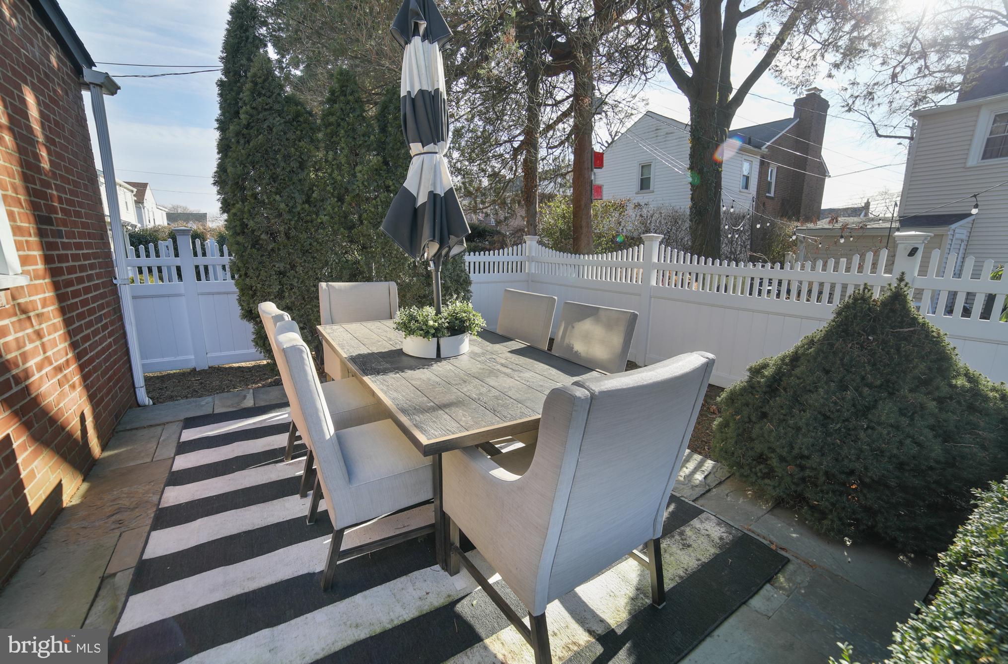 320 Walnut Pl