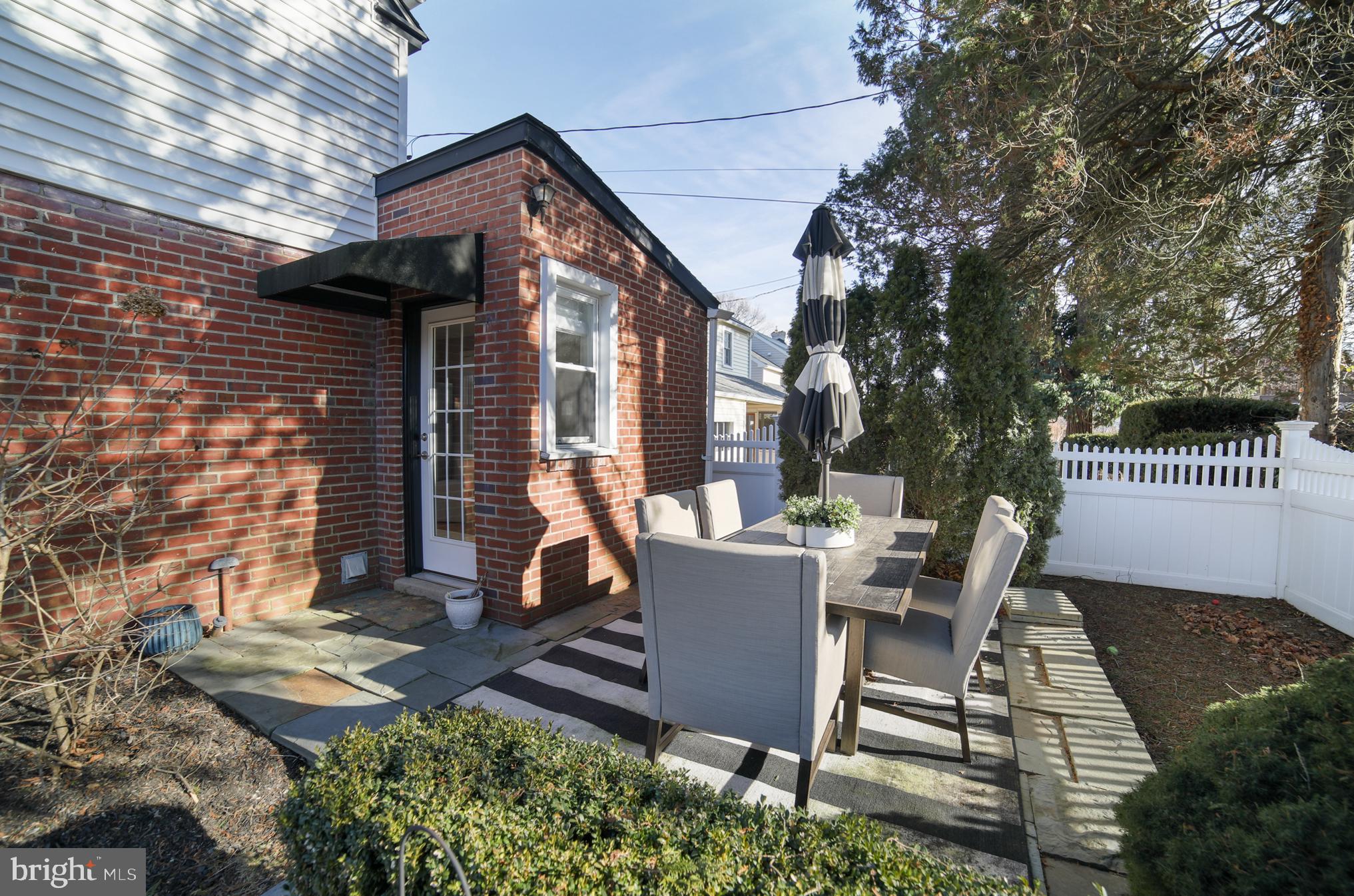320 Walnut Pl