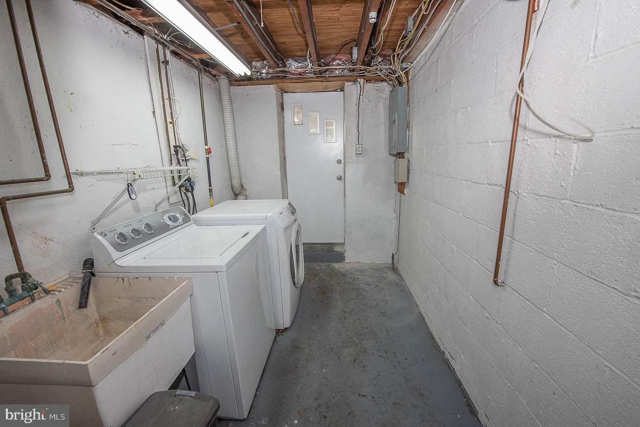 84 S HARWOOD AVE