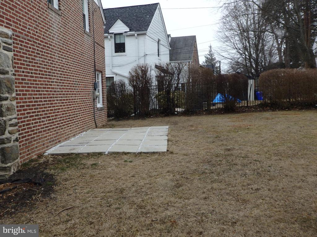 218 CANTERBURY RD
