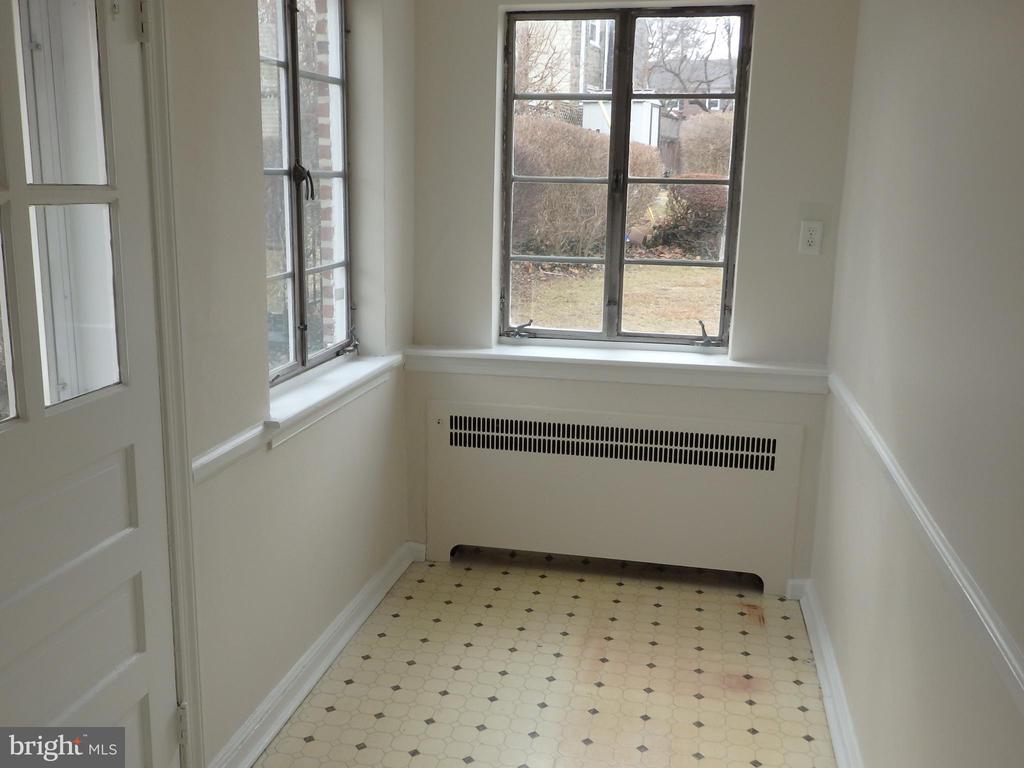 218 CANTERBURY RD