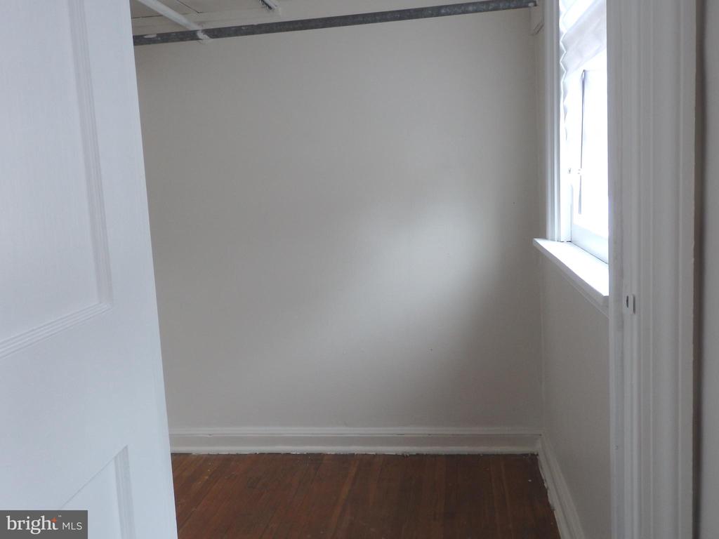 218 CANTERBURY RD