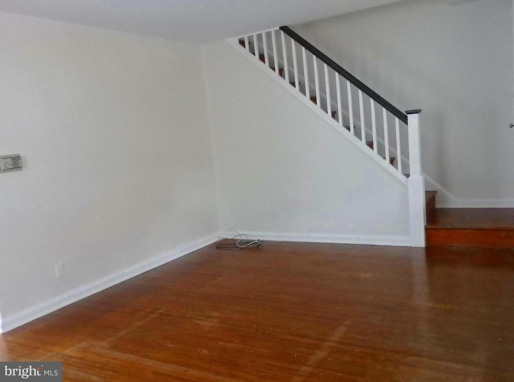 218 CANTERBURY RD