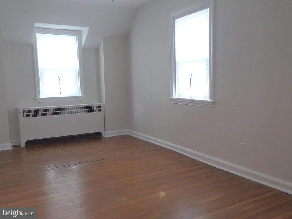 218 CANTERBURY RD