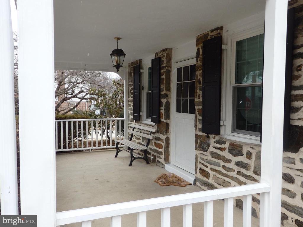 218 CANTERBURY RD
