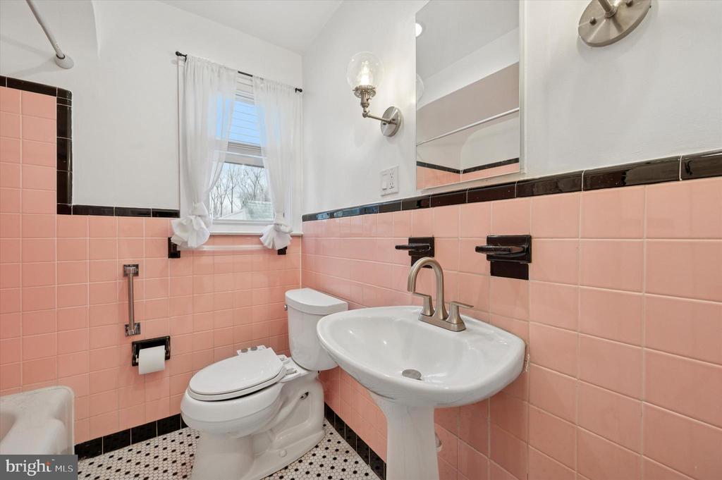 1302 Angora Dr