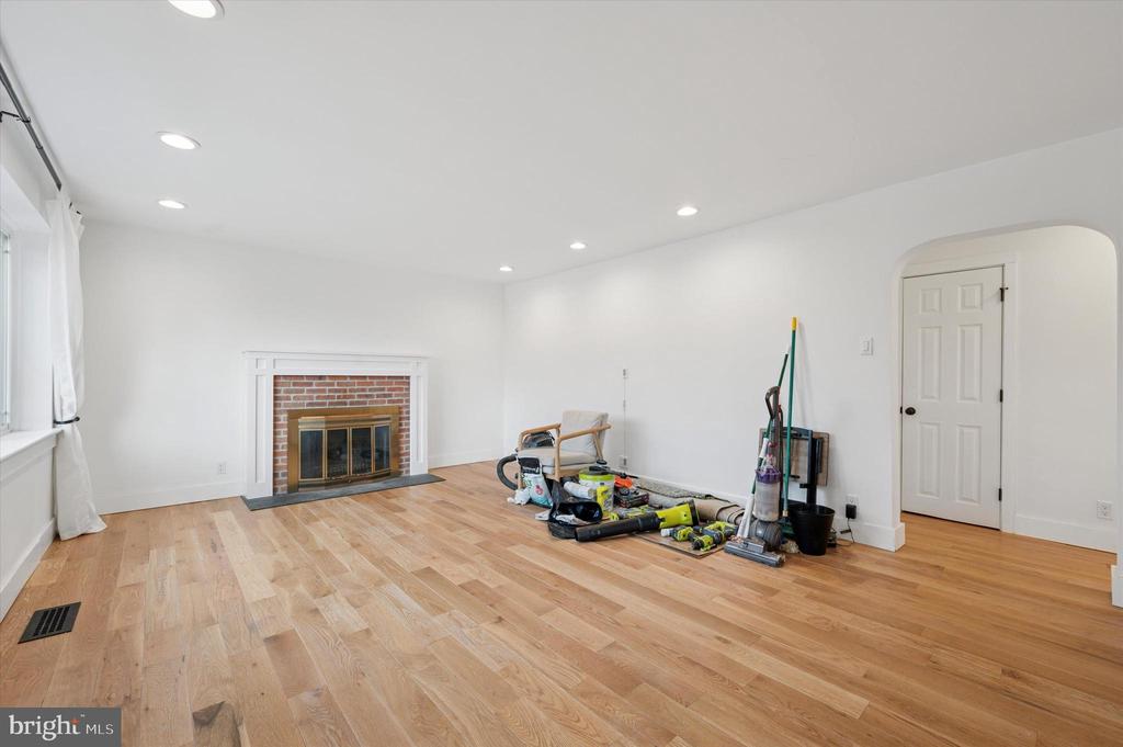 1302 Angora Dr