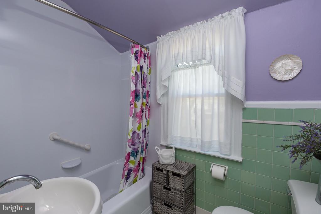 204 Edgehill Dr