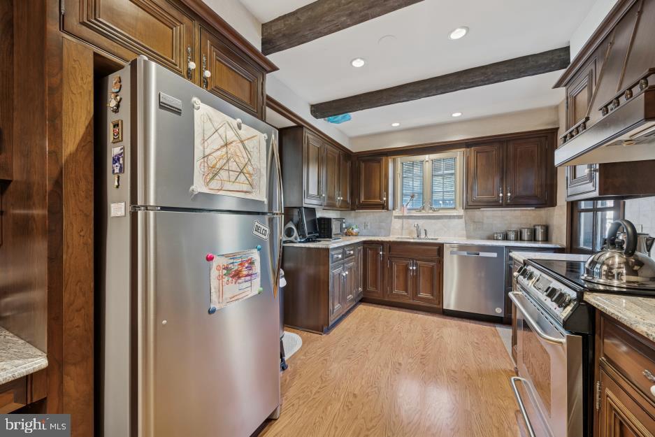 457 Derwyn Rd