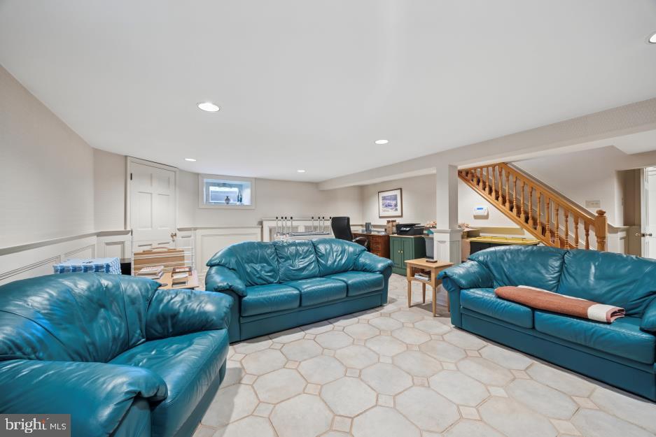 457 Derwyn Rd