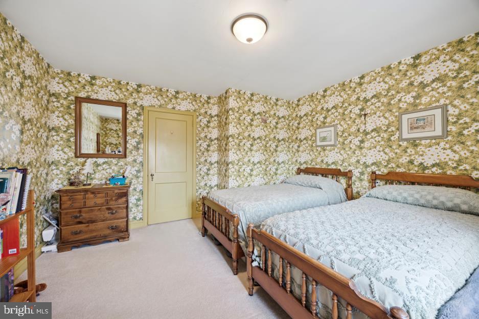 457 Derwyn Rd