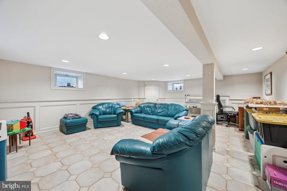 457 Derwyn Rd