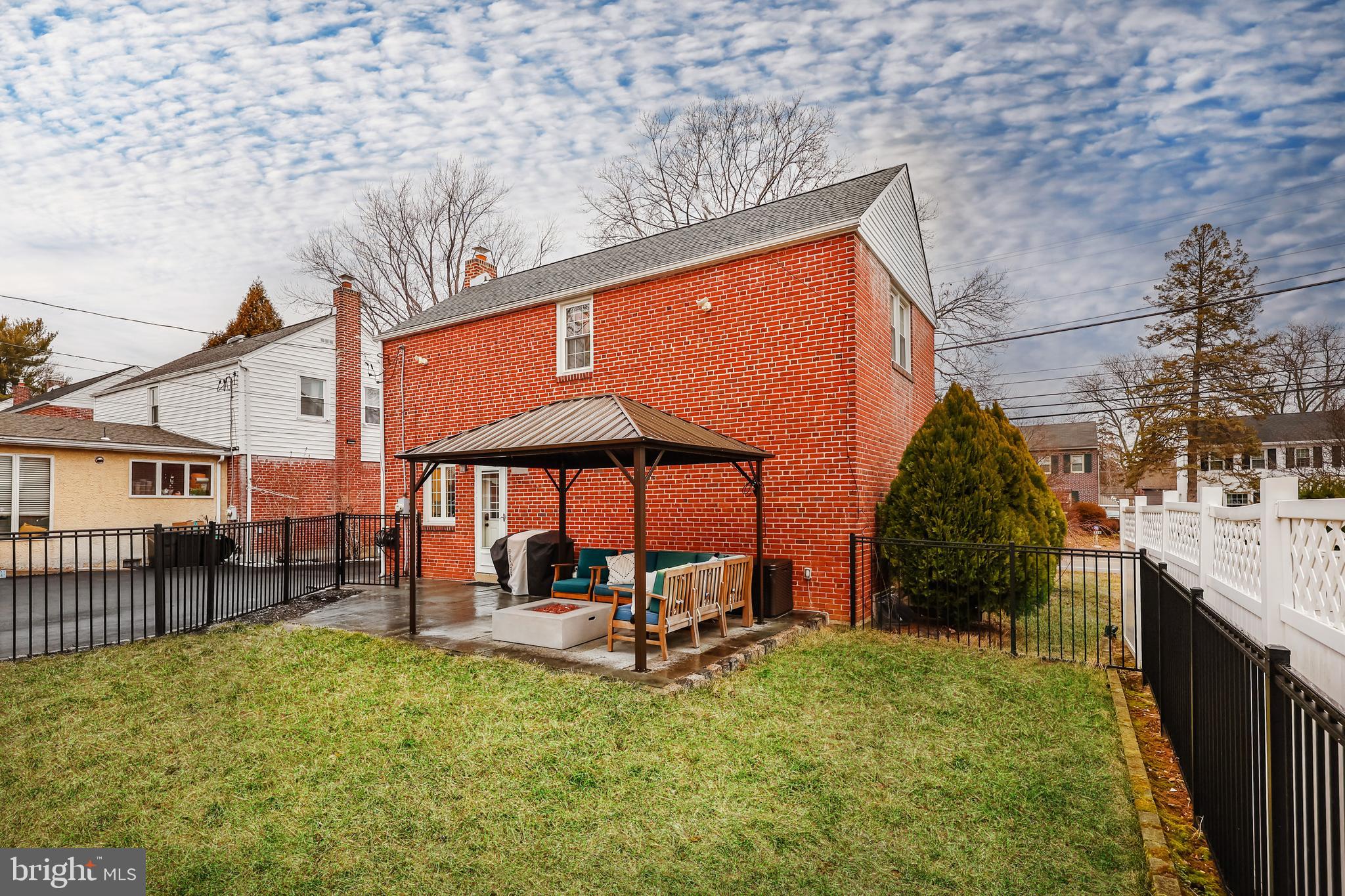 216 Earlington Rd