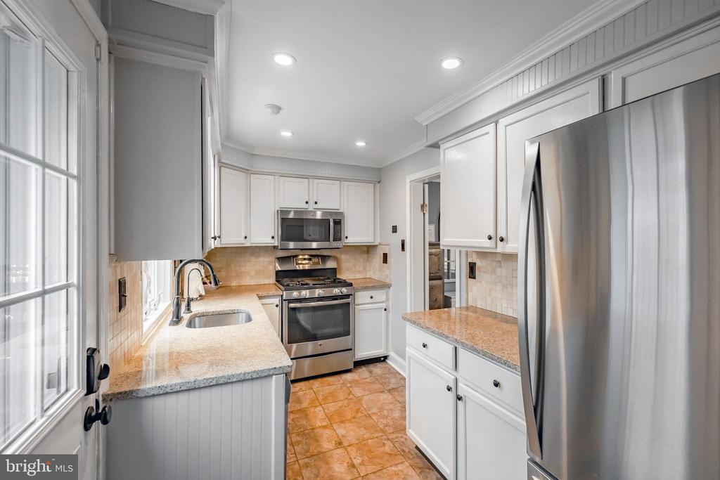 216 Earlington Rd