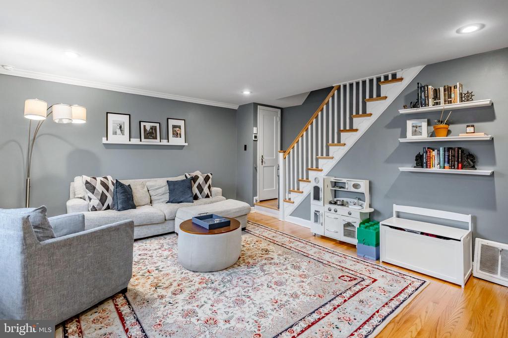 216 Earlington Rd