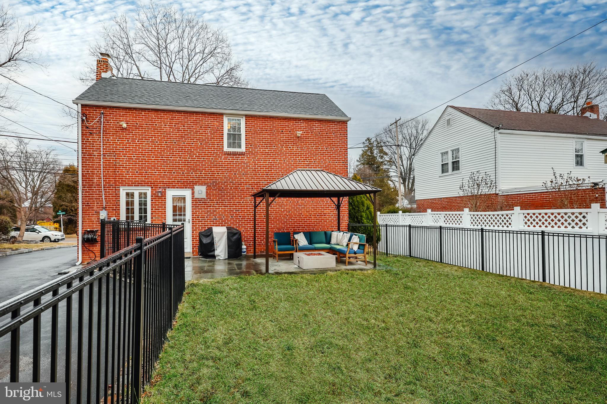 216 Earlington Rd