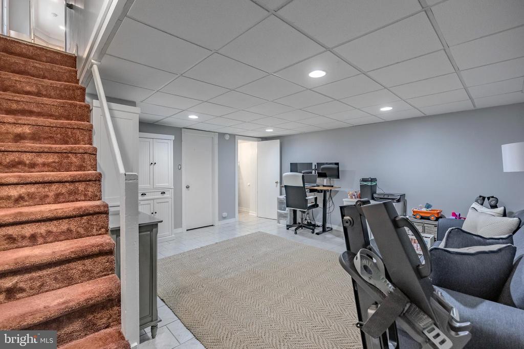 216 Earlington Rd
