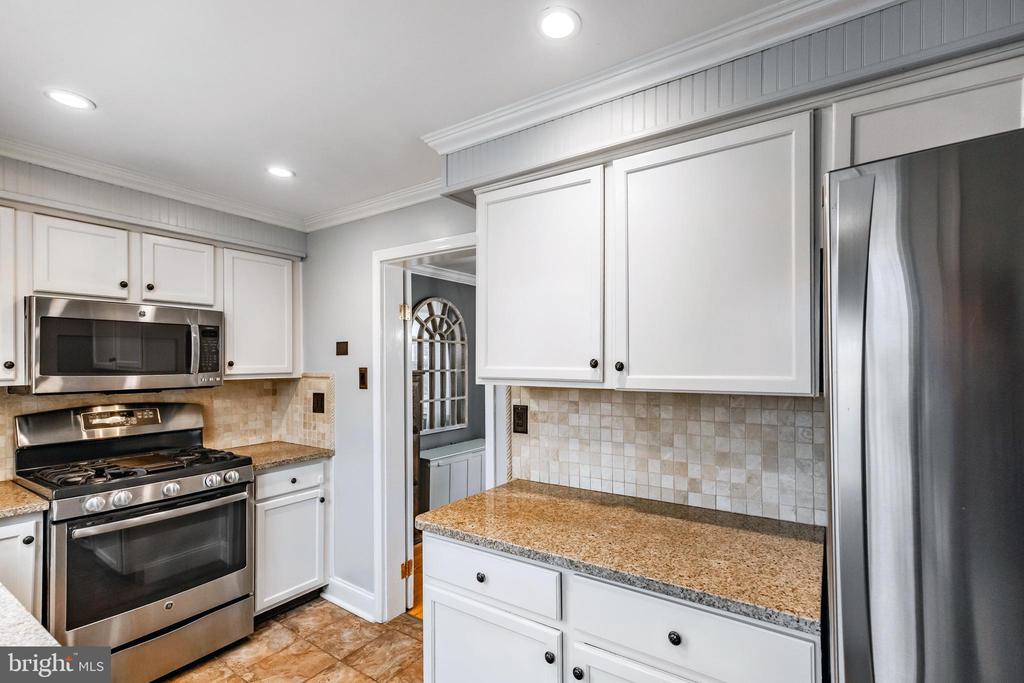 216 Earlington Rd
