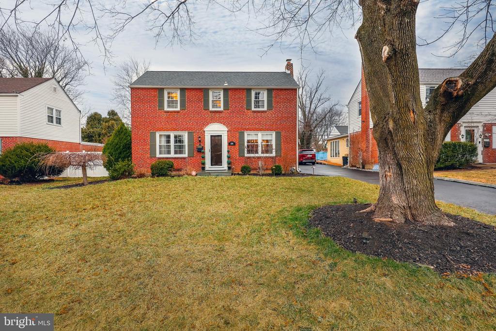 216 Earlington Rd